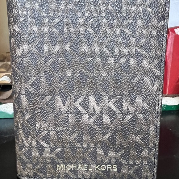 Michael Kors Handbags - Michael Kors Passport/Card Holder